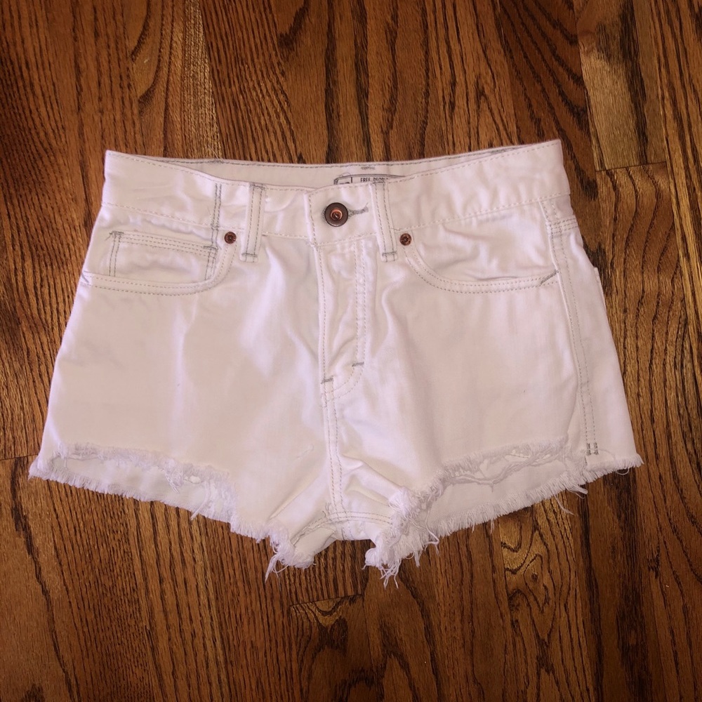 Free people white jean shorts size 24